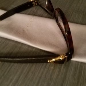 gucci hand glasses